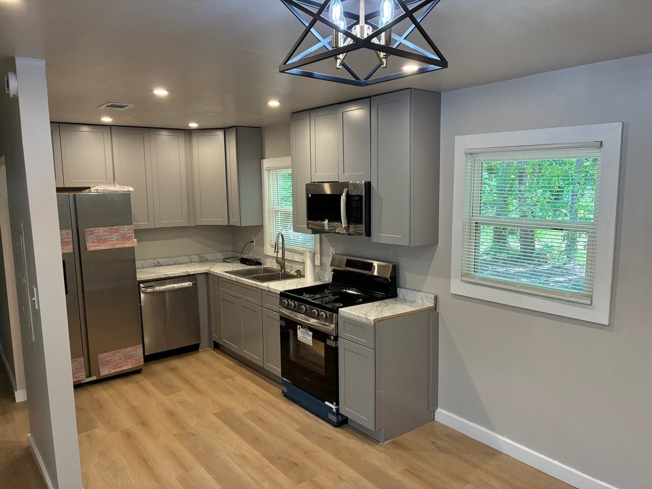 6109 Oakwood Cir Sw - Photo 5 of 12