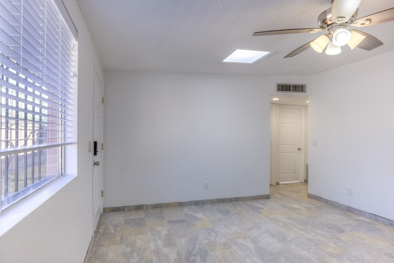 415 E Jacinto St #417 - Photo 5 of 19