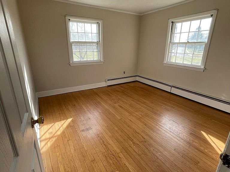 299 Bridgepoint Rd - Photo 2 of 16