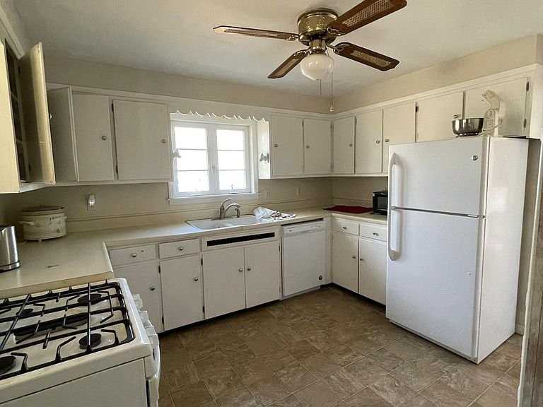 299 Bridgepoint Rd - Photo 7 of 16