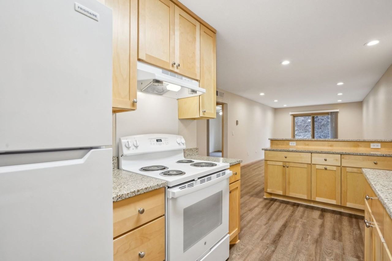 Larpenteur Estates Apartments - Photo 2 of 50