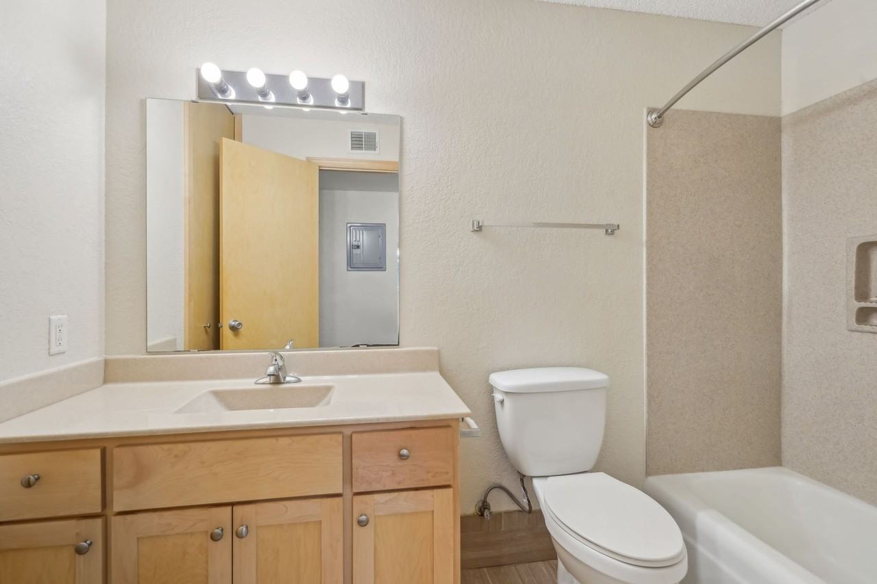 Larpenteur Estates Apartments - Photo 6 of 50