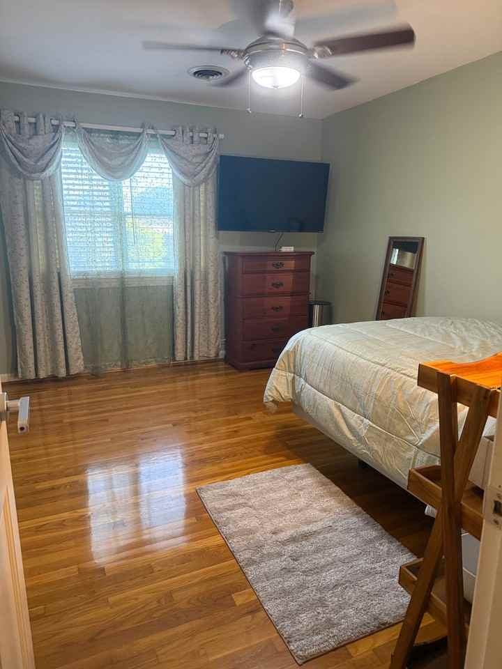 325 Woodside Dr - Photo 2 of 13