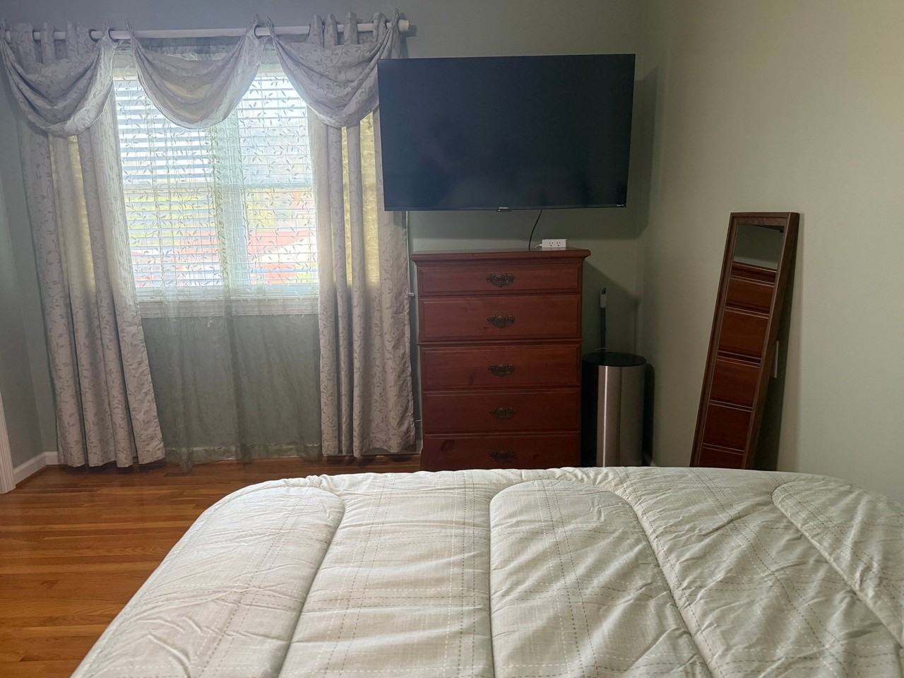 325 Woodside Dr - Photo 4 of 13