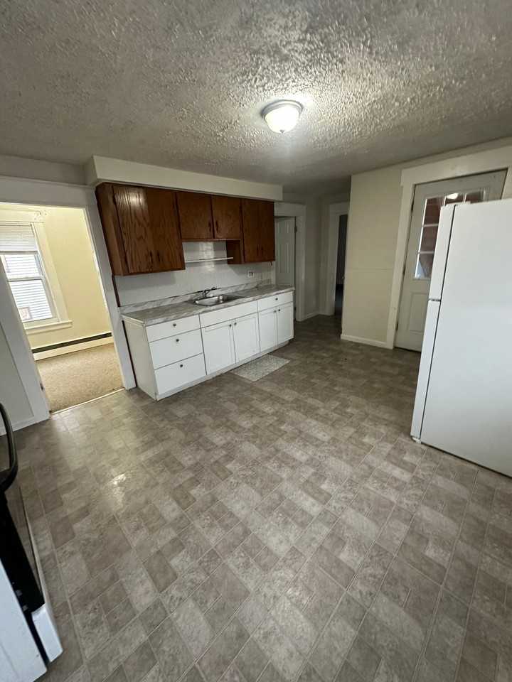 66 Knox St #2 - Photo 2 of 6