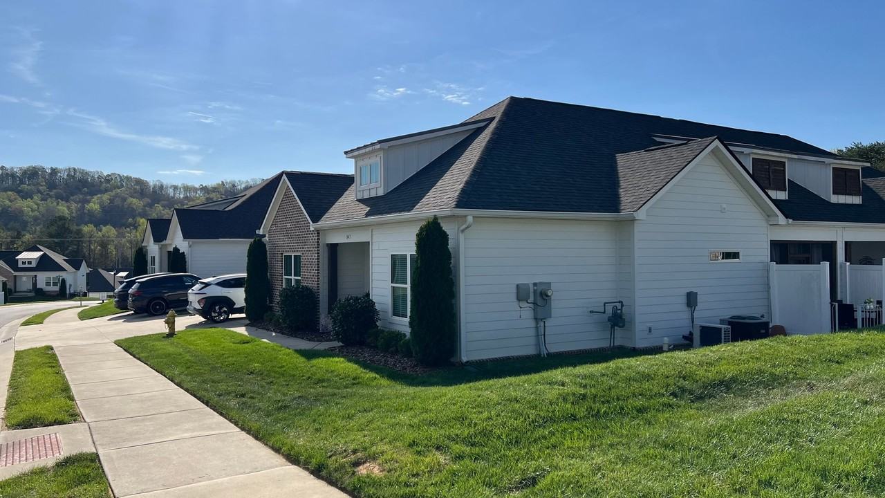 847 Wellstone Dr - Photo 2 of 5
