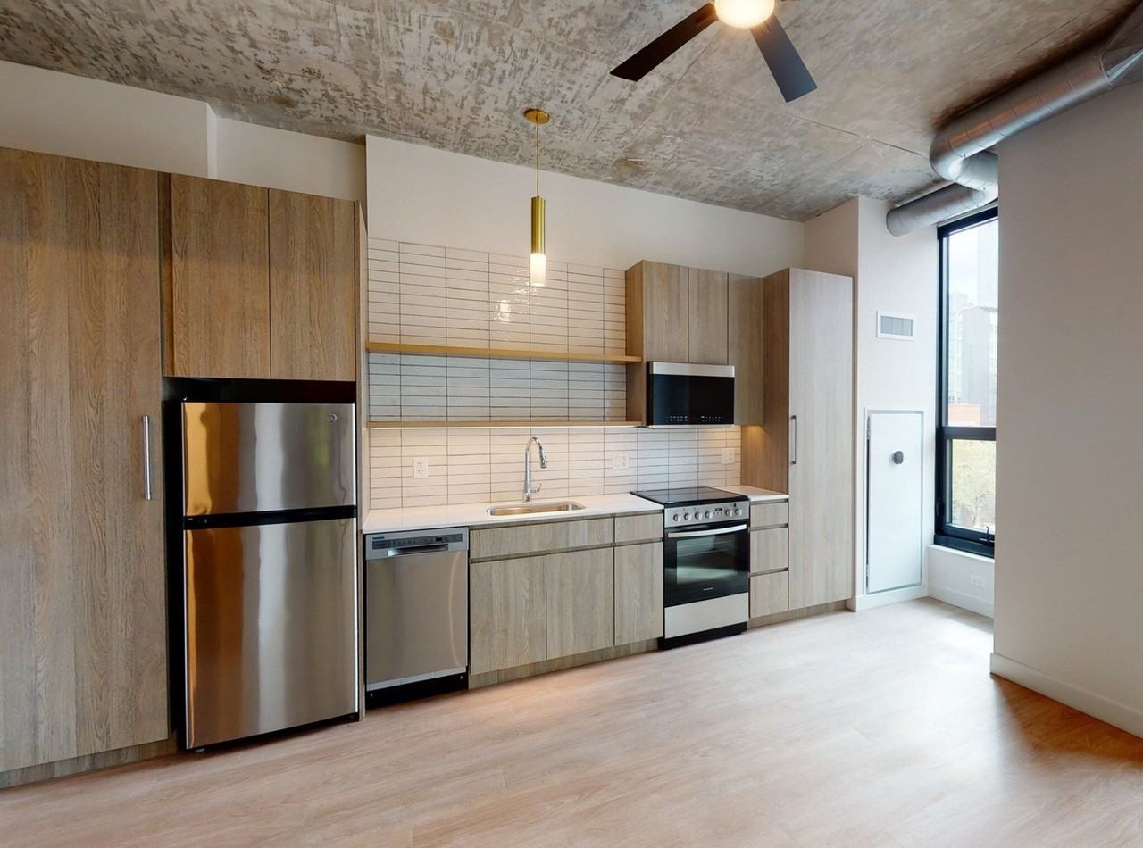 202 W Institute Pl - Photo 2 of 20