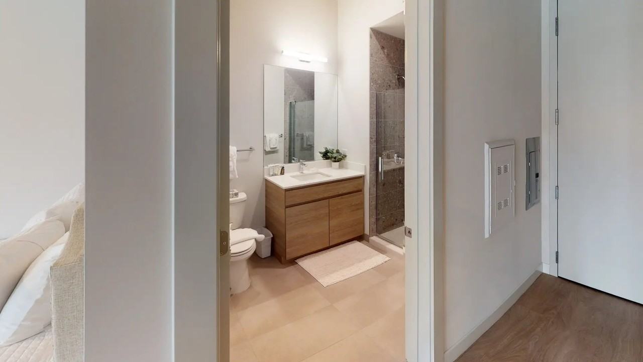 202 W Institute Pl - Photo 6 of 20