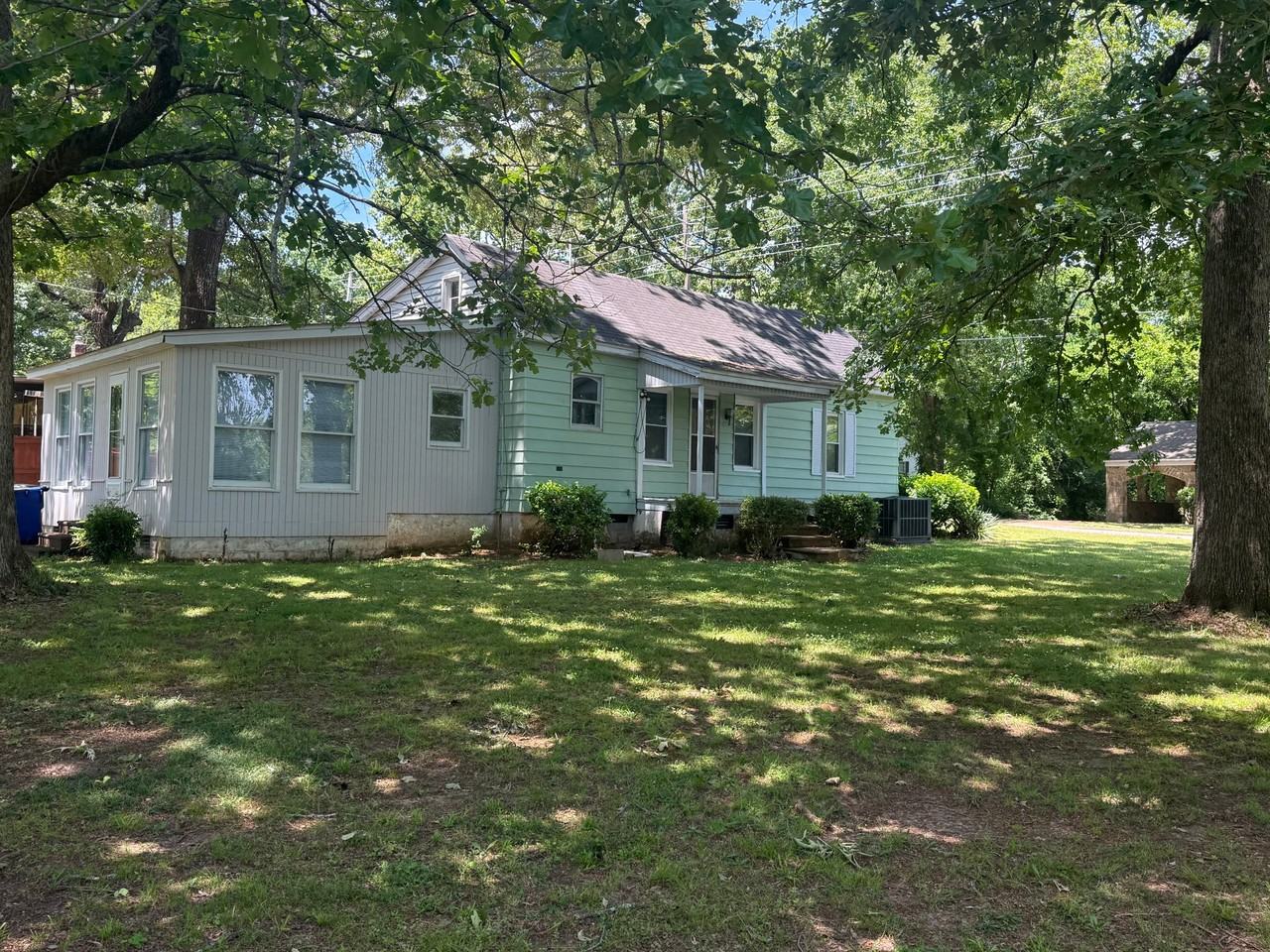 203 Seymore Ave - Photo 3 of 3