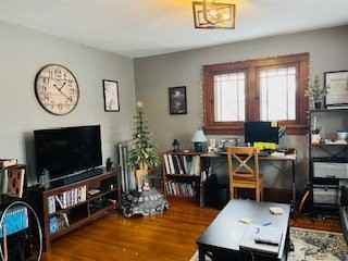 1008 E 37th St #4 - Photo 4 of 13