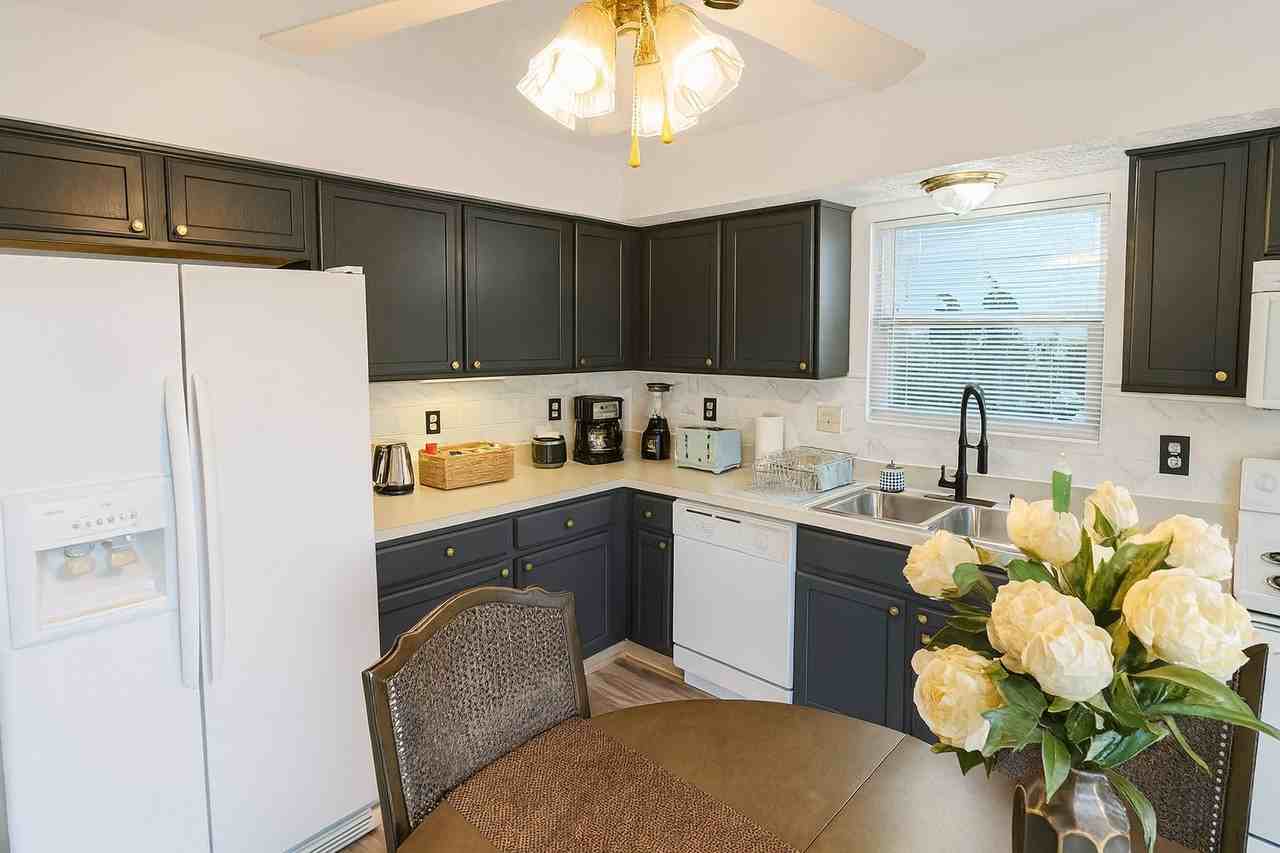 3236 Easthaven Dr S - Photo 5 of 16