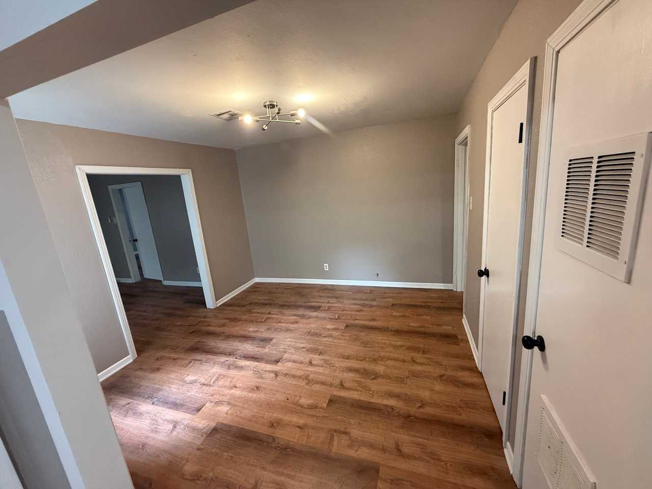 1436 Sheppard St - Photo 5 of 15