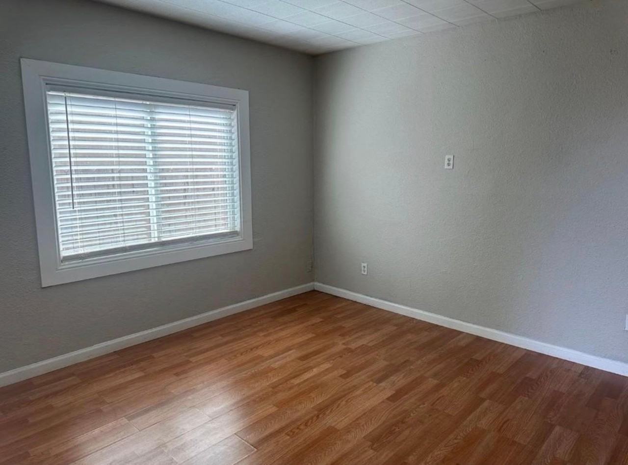 1237 N St - Photo 3 of 12