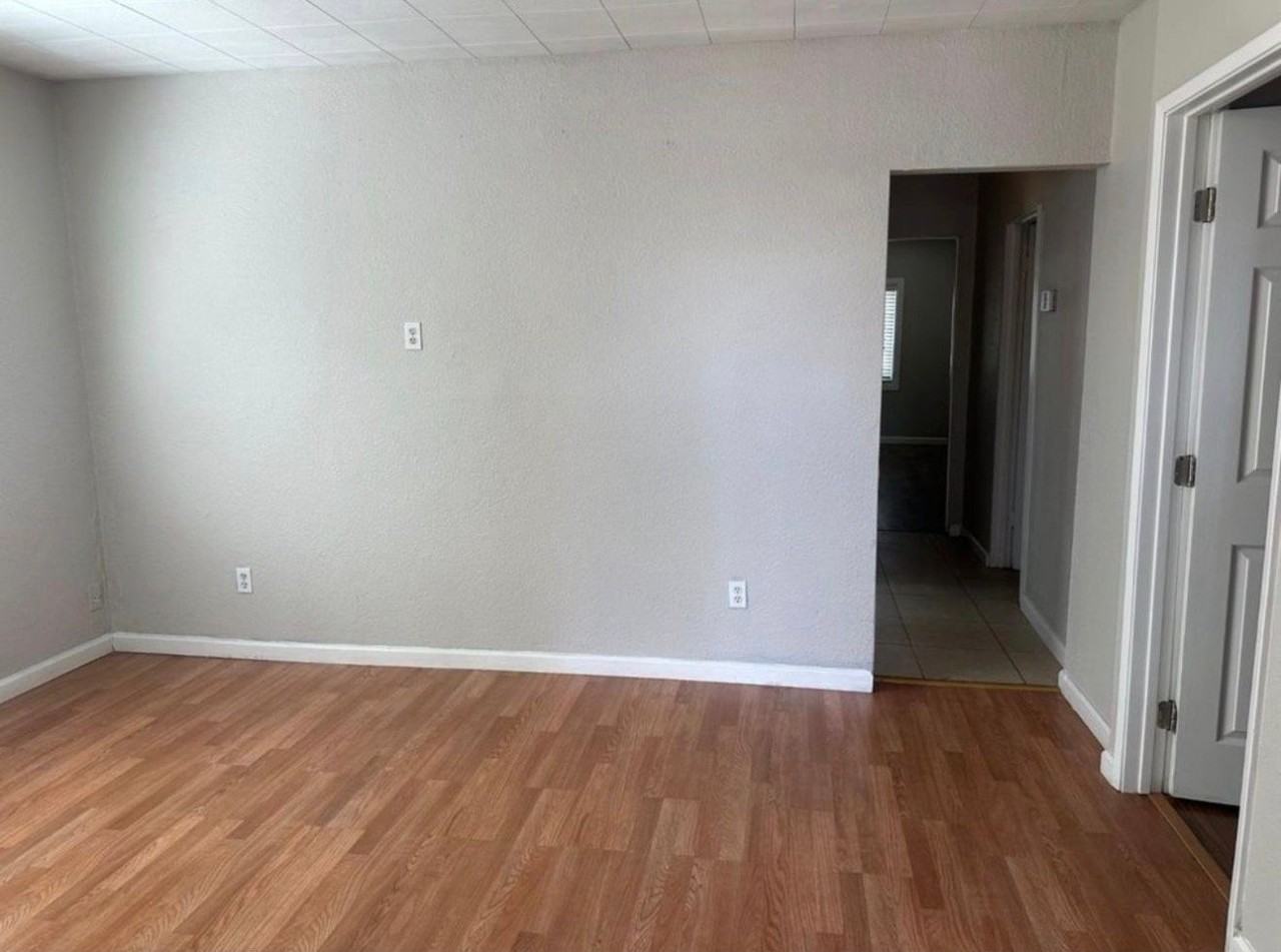 1237 N St - Photo 4 of 12