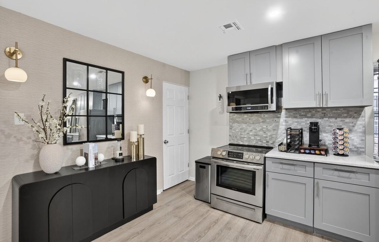 172 S 10th St #G - Photo 3 of 10