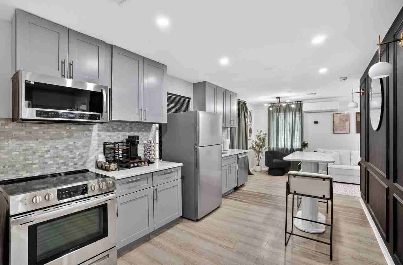 172 S 10th St #G - Photo 7 of 10