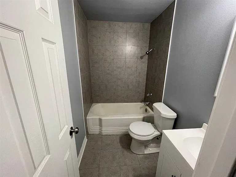 2924 Harp St - Photo 3 of 8