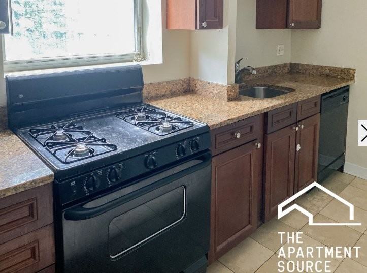 3920 N Pine Grove Ave #2 - Photo 5 of 5