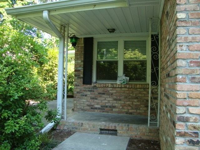 2156 Arlington Ave Ne - Photo 2 of 8