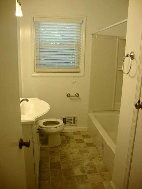 2156 Arlington Ave Ne - Photo 6 of 8