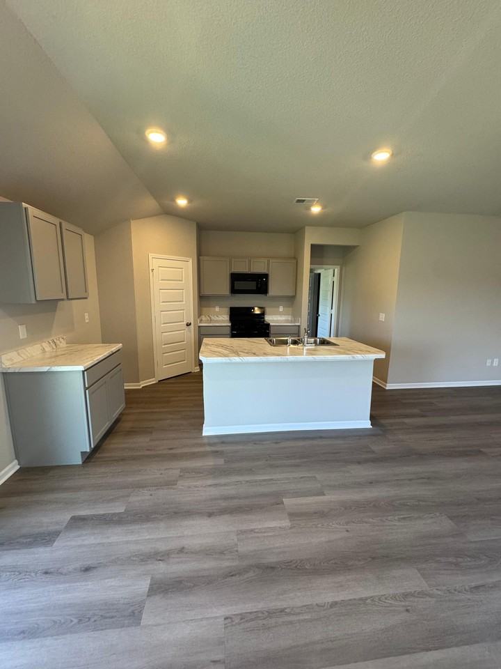 621 W Fountain St - Photo 4 of 14