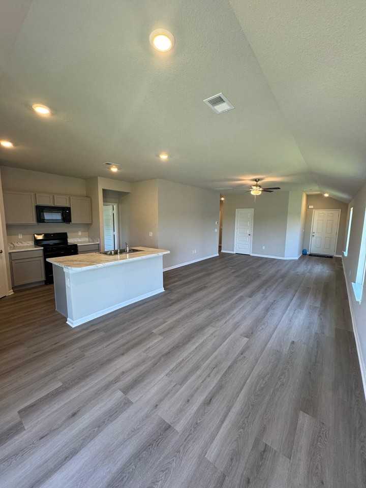 621 W Fountain St - Photo 5 of 14