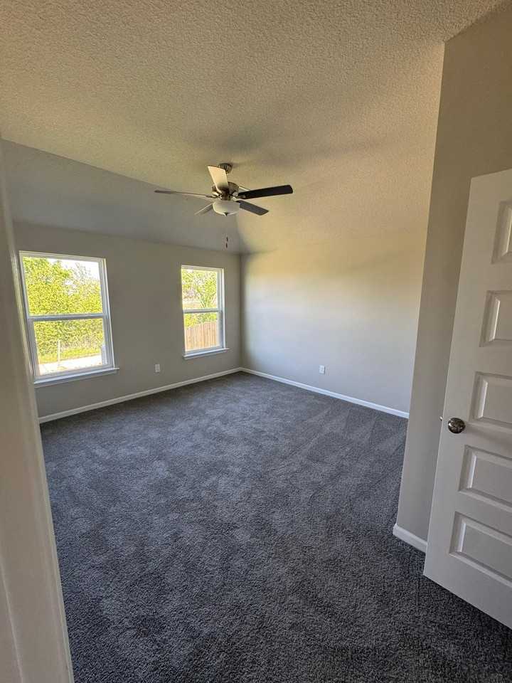 621 W Fountain St - Photo 7 of 14