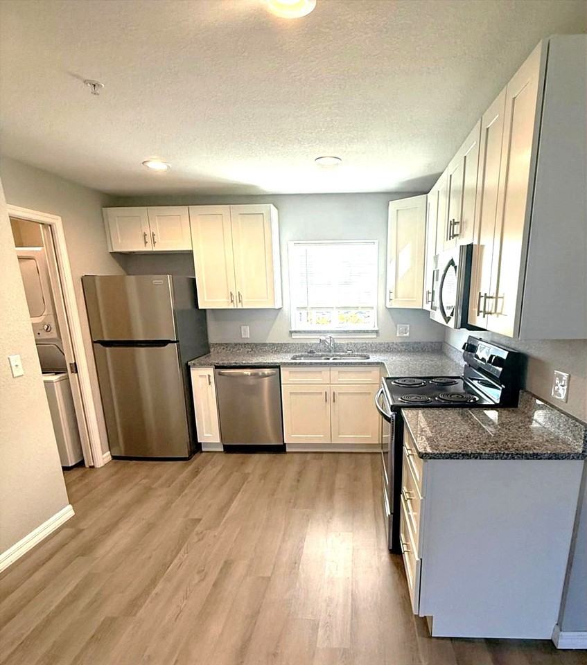1935 Avenue O Sw #201 - Photo 2 of 12