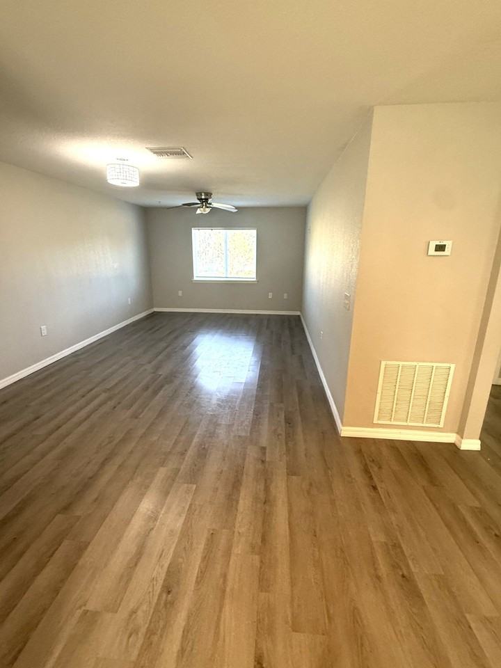 1935 Avenue O Sw #201 - Photo 3 of 12