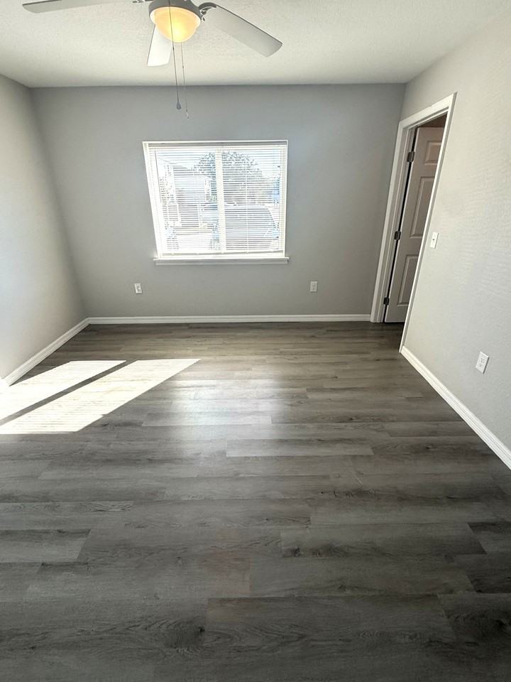 1935 Avenue O Sw #201 - Photo 6 of 12