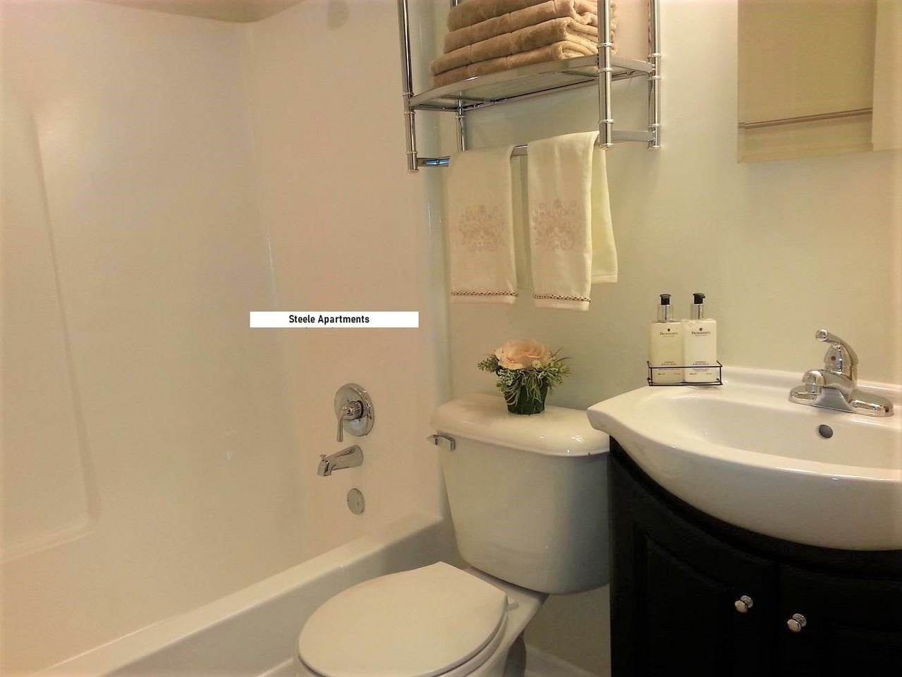 807 N 45th St #6 - Photo 5 of 16