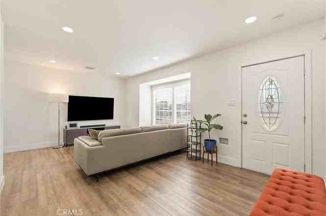6067 Jaymills Ave - Photo 3 of 19