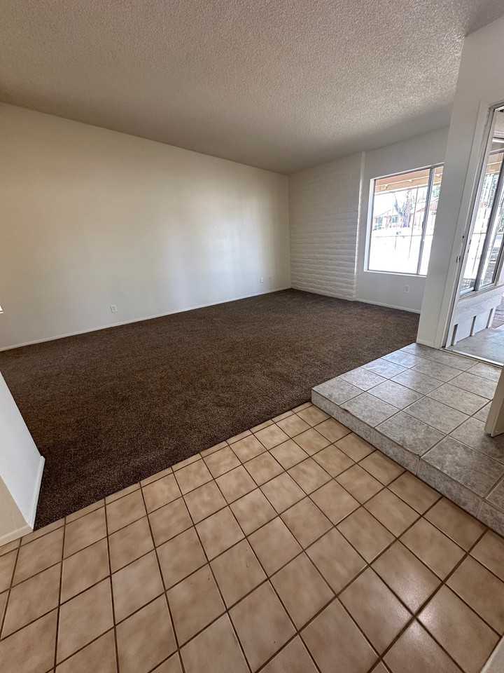 7282 N Meredith Blvd - Photo 4 of 16