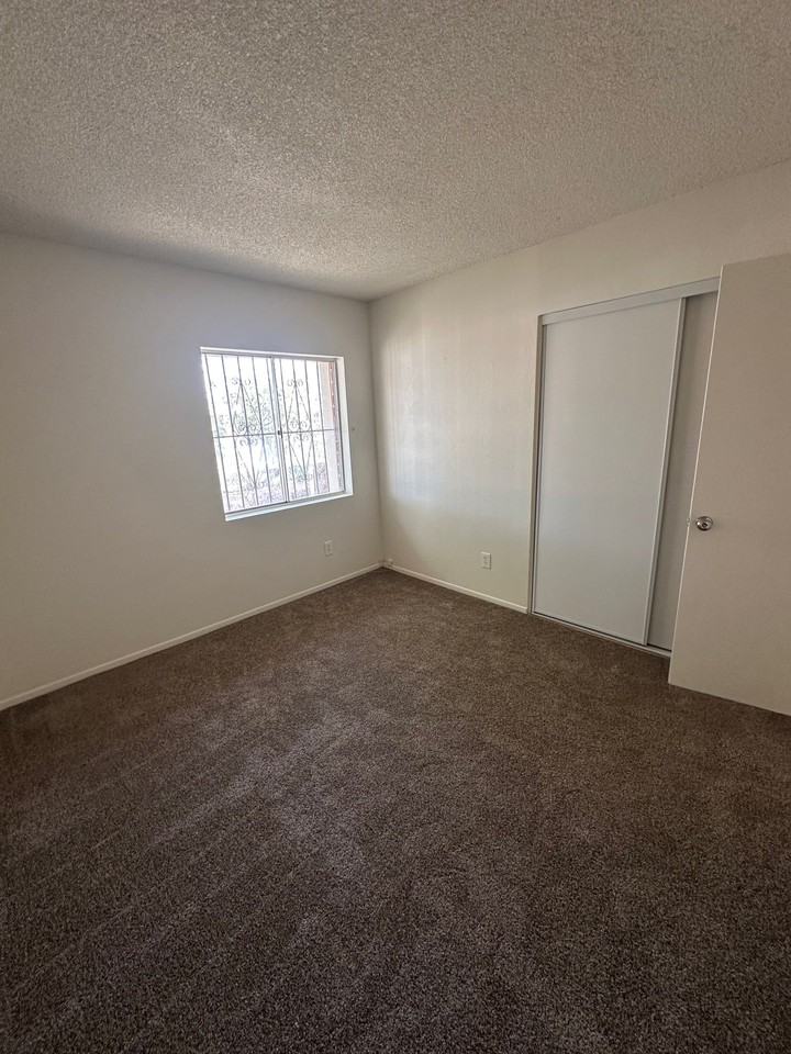 7282 N Meredith Blvd - Photo 6 of 16