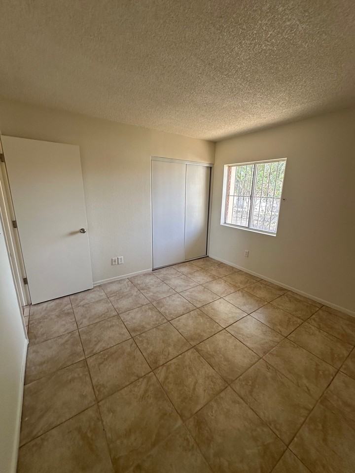 7282 N Meredith Blvd - Photo 7 of 16