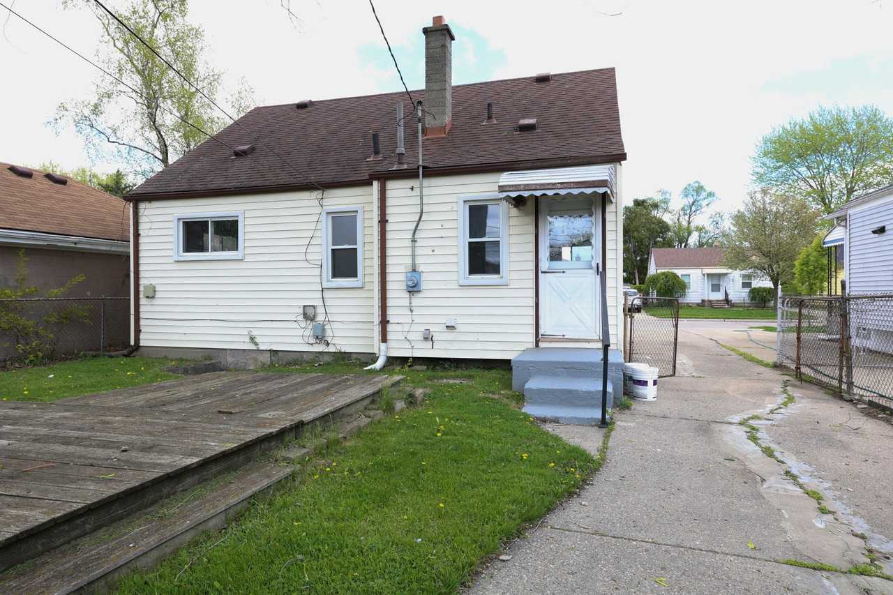 24535 Brittany Ave #NA - Photo 2 of 12