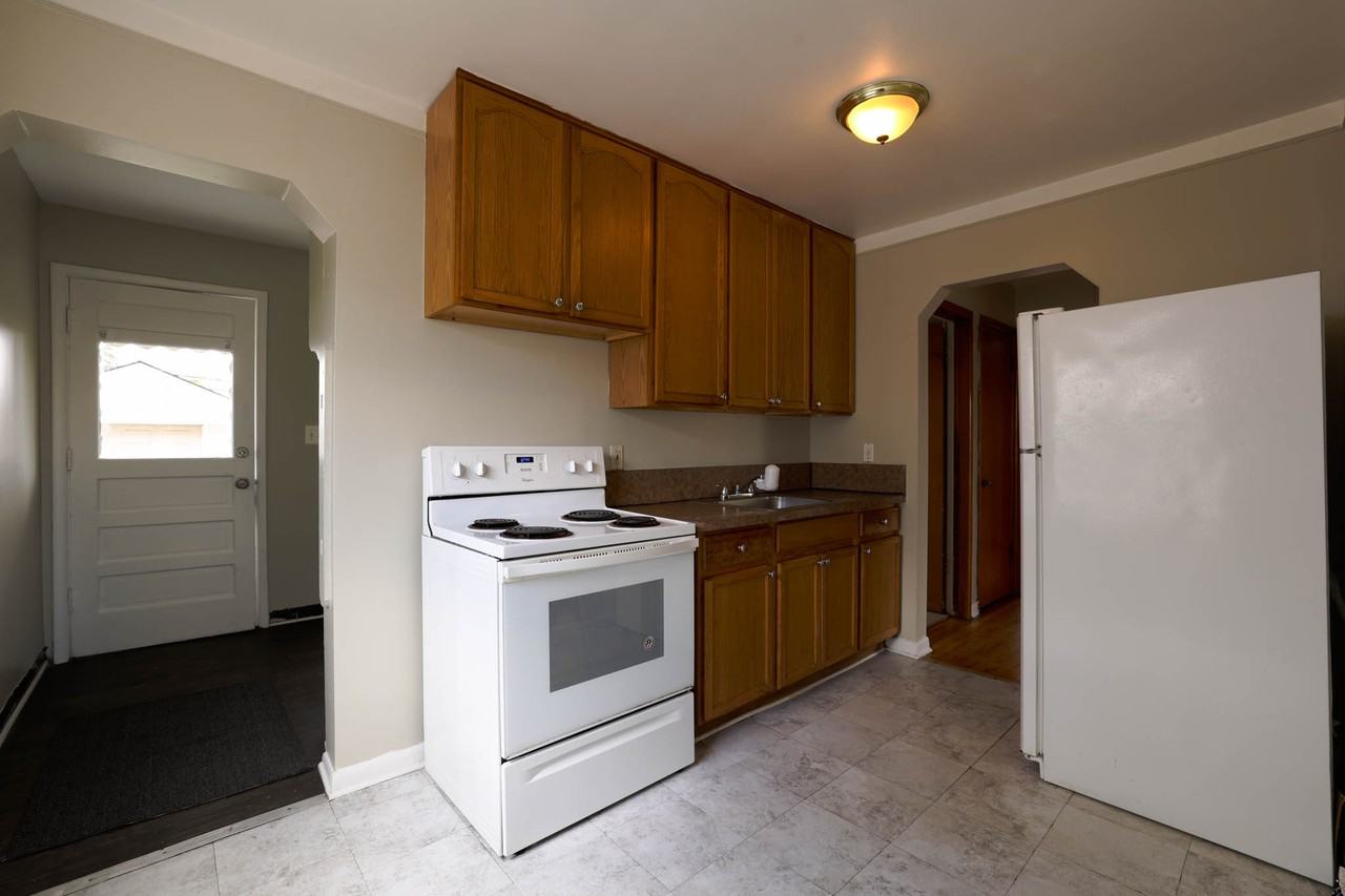 24535 Brittany Ave #NA - Photo 5 of 12