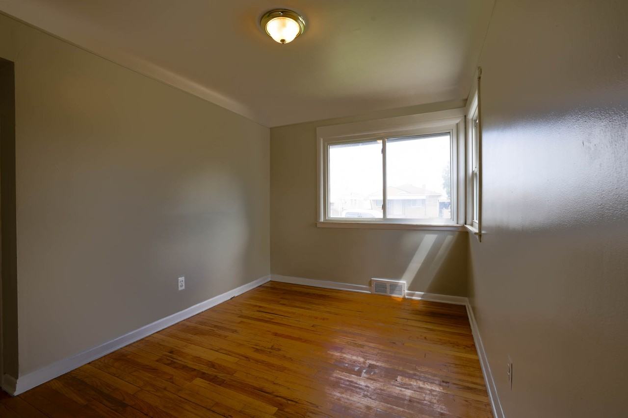 24535 Brittany Ave #NA - Photo 6 of 12