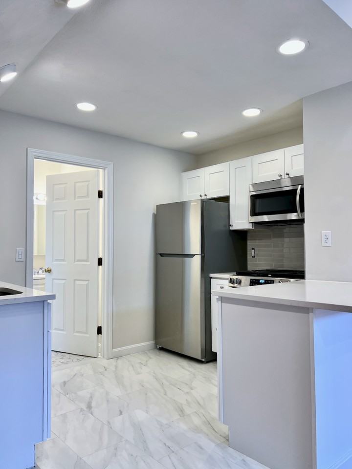 131 Pearl St #3L - Photo 2 of 14