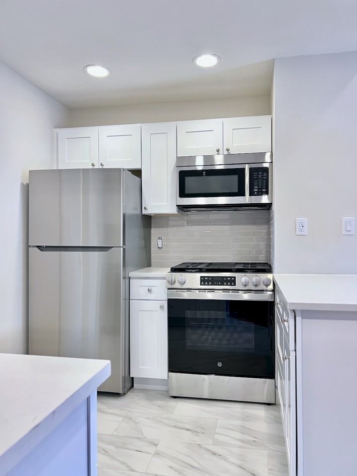 131 Pearl St #3L - Photo 3 of 14