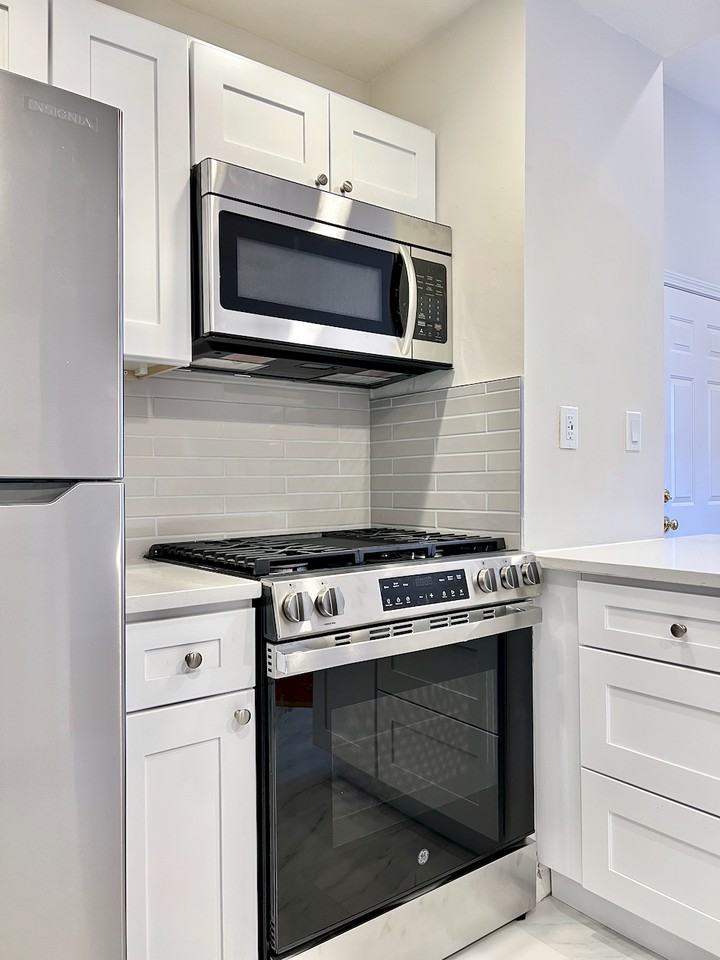 131 Pearl St #3L - Photo 4 of 14