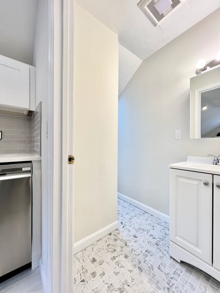 131 Pearl St #3L - Photo 5 of 14