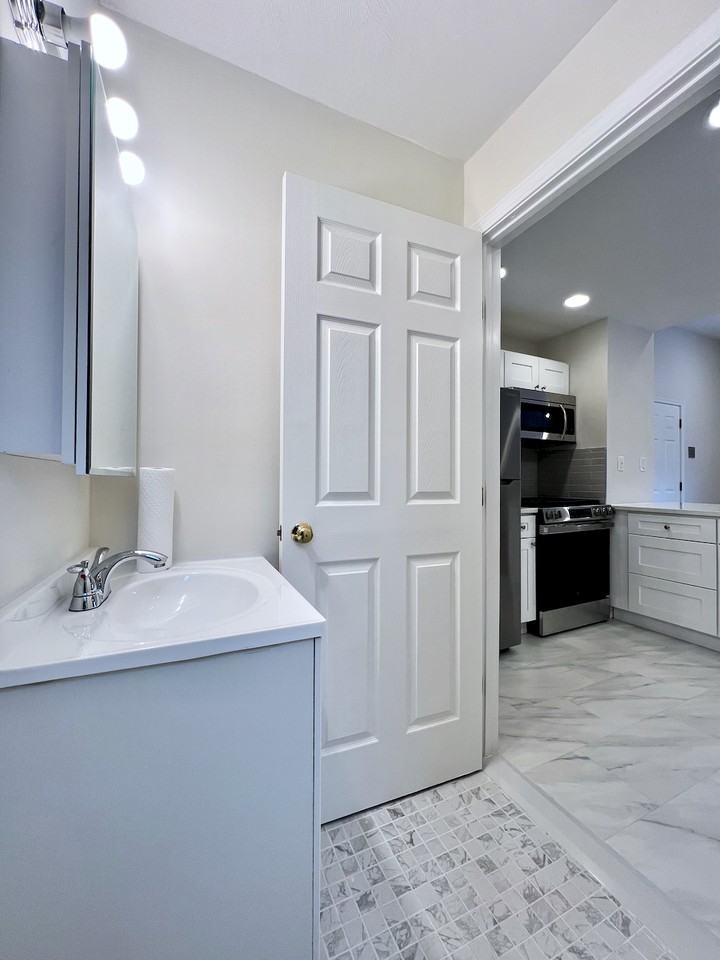 131 Pearl St #3L - Photo 6 of 14