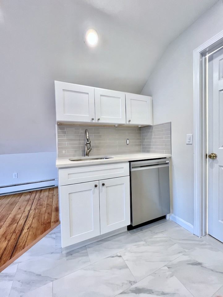 131 Pearl St #3L - Photo 7 of 14