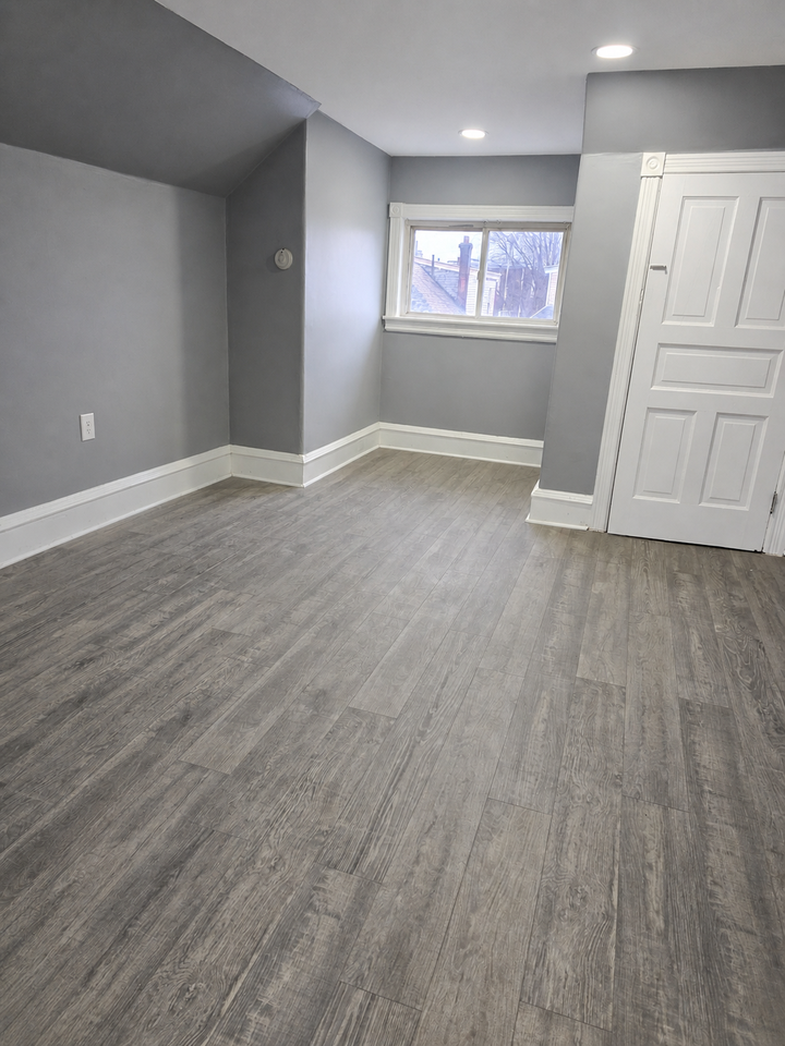 4933 N Camac St #3 - Photo 6 of 11