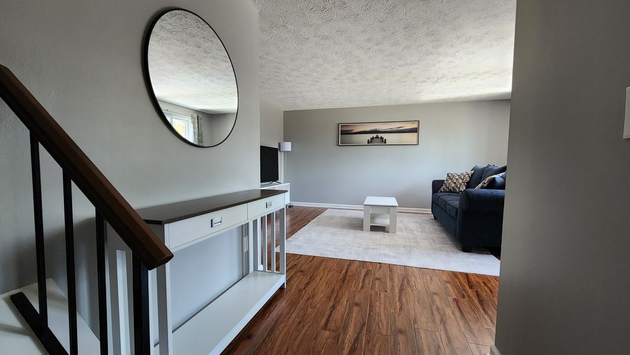 4313 Hemlock Cir - Photo 2 of 12