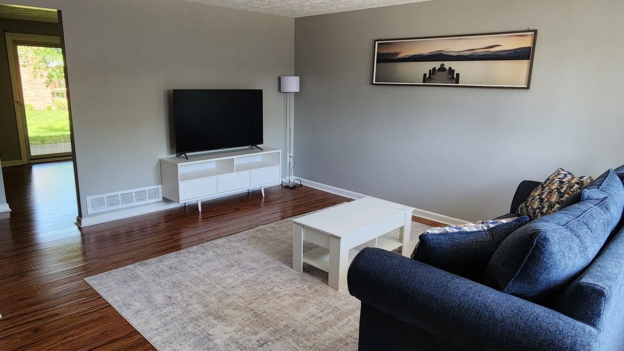 4313 Hemlock Cir - Photo 3 of 12