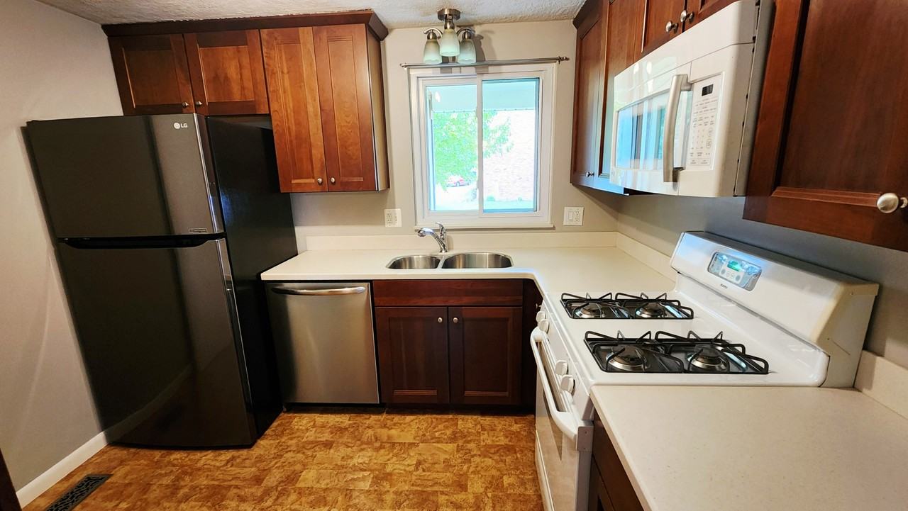 4313 Hemlock Cir - Photo 6 of 12