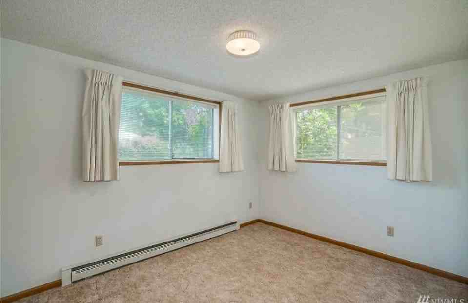 1620 5th St Ne #NA - Photo 7 of 9