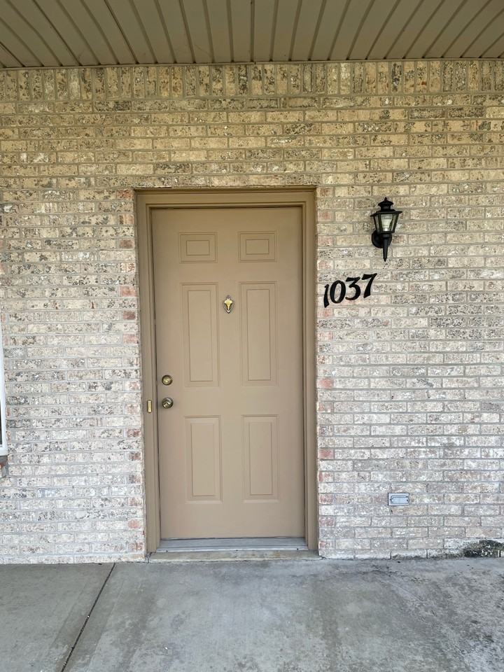 1033 Jill Ct #1033 - Photo 3 of 25